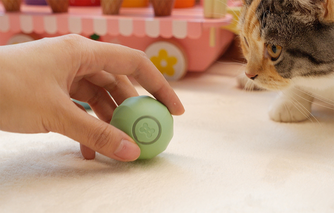 Interaktywna piłka dla psów i kotów Cheerble Ball Ice Cream